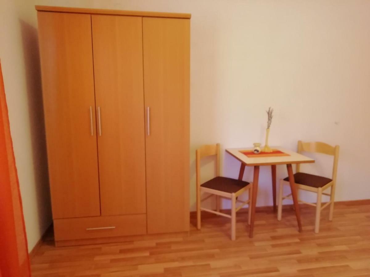 Apartments Jadranka Ivana Pula Exterior photo